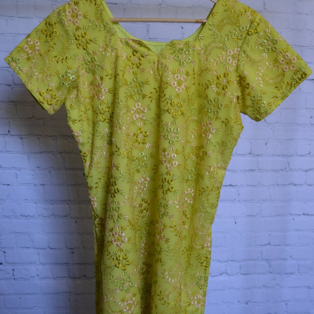 Retro Tunic Dress with Floral Stitching